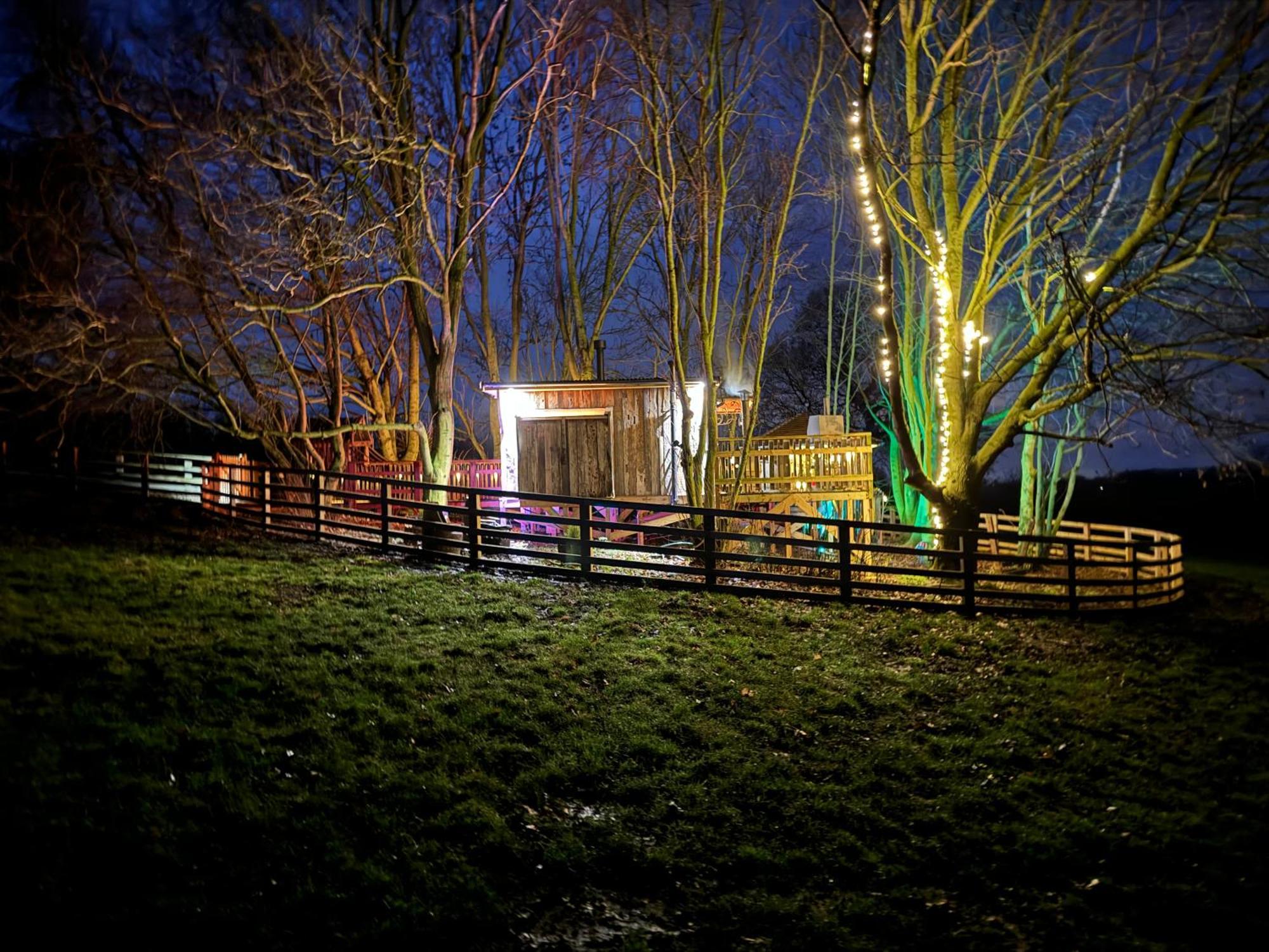 Burtree Country House, Tipi'S, Treehouse & Lodge & House Rooms With Hot Tubs In A Private Garden เทิร์สก์ ภายนอก รูปภาพ