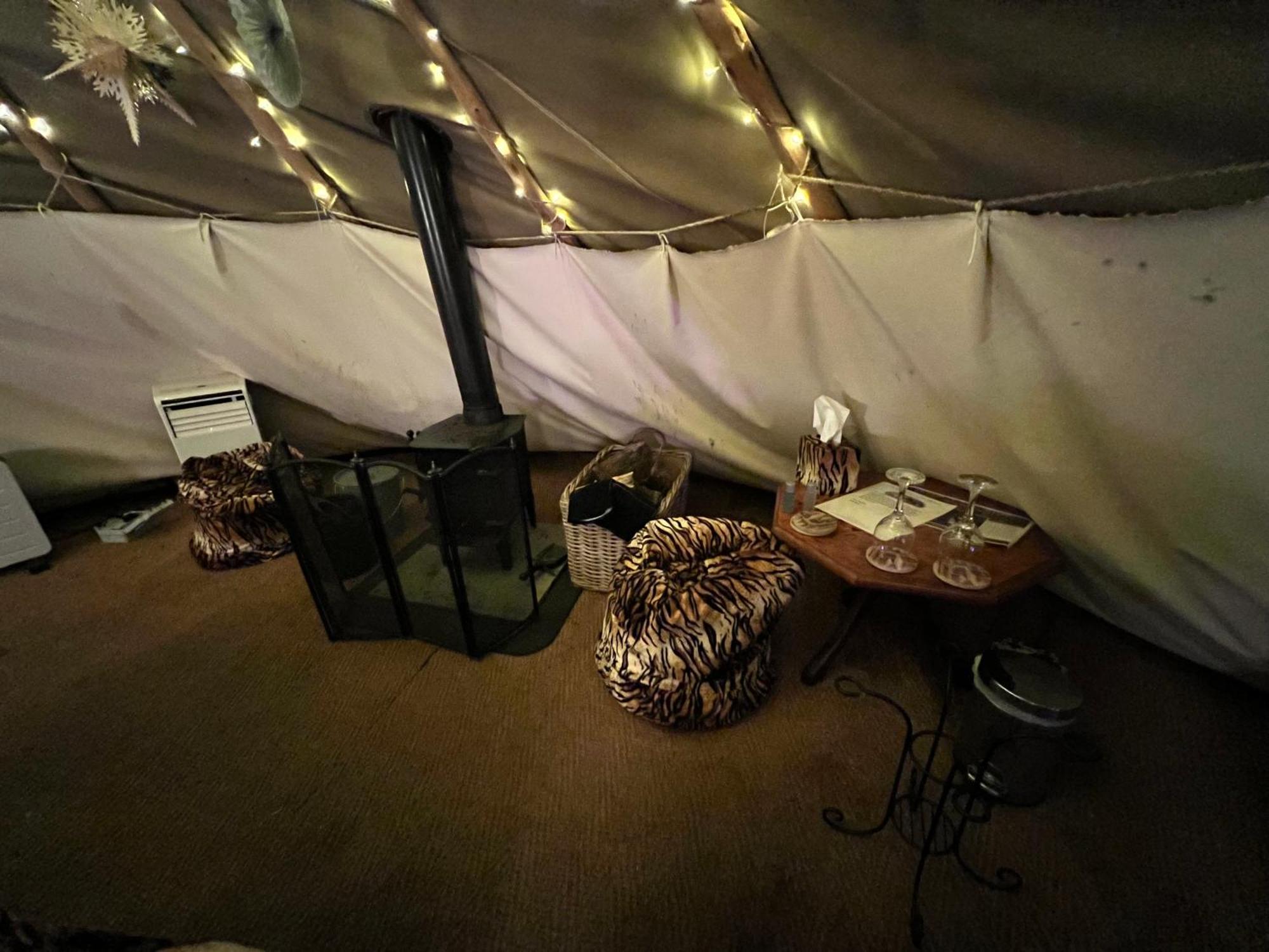 Burtree Country House, Tipi'S, Treehouse & Lodge & House Rooms With Hot Tubs In A Private Garden เทิร์สก์ ภายนอก รูปภาพ