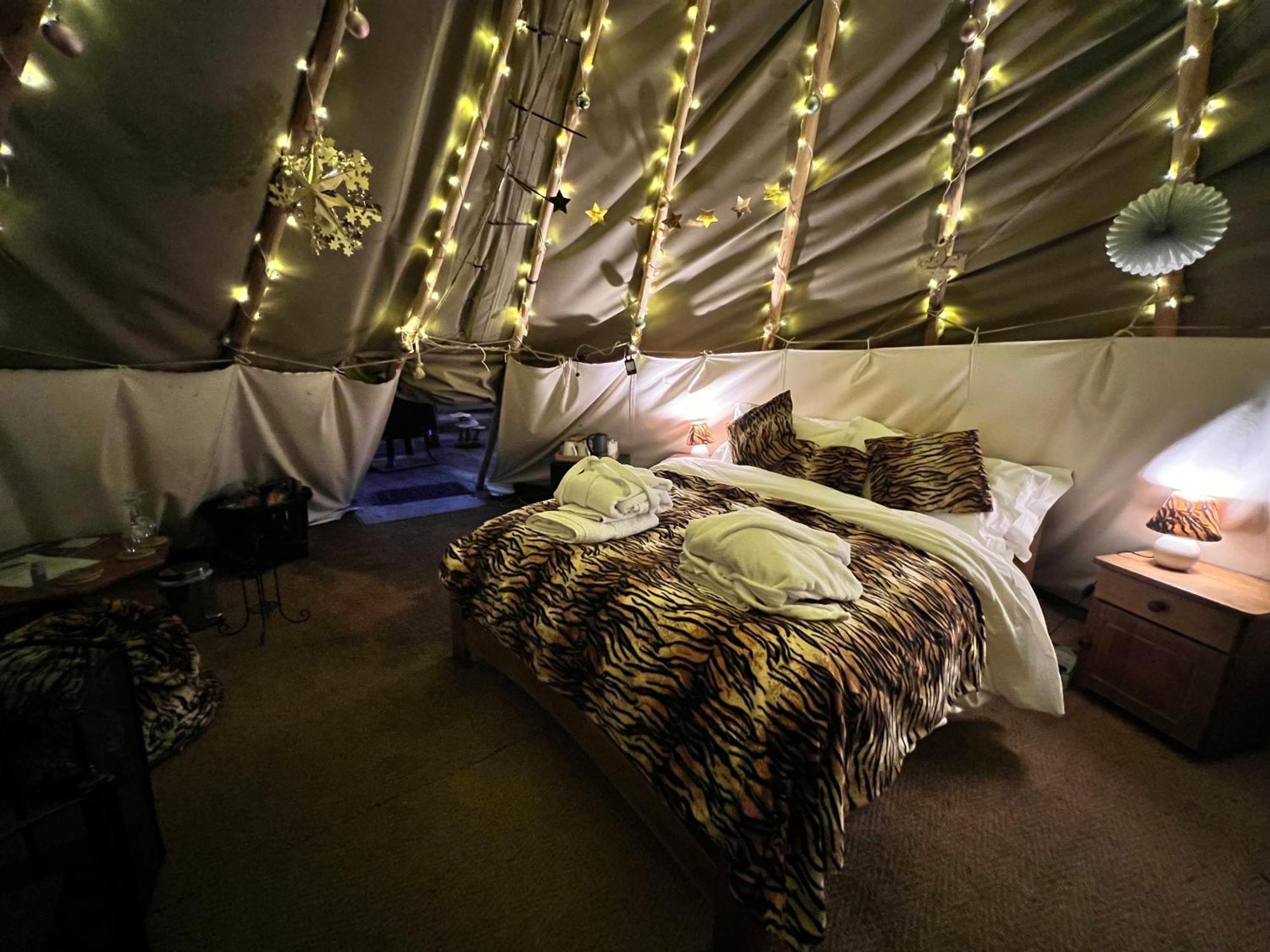 Burtree Country House, Tipi'S, Treehouse & Lodge & House Rooms With Hot Tubs In A Private Garden เทิร์สก์ ภายนอก รูปภาพ