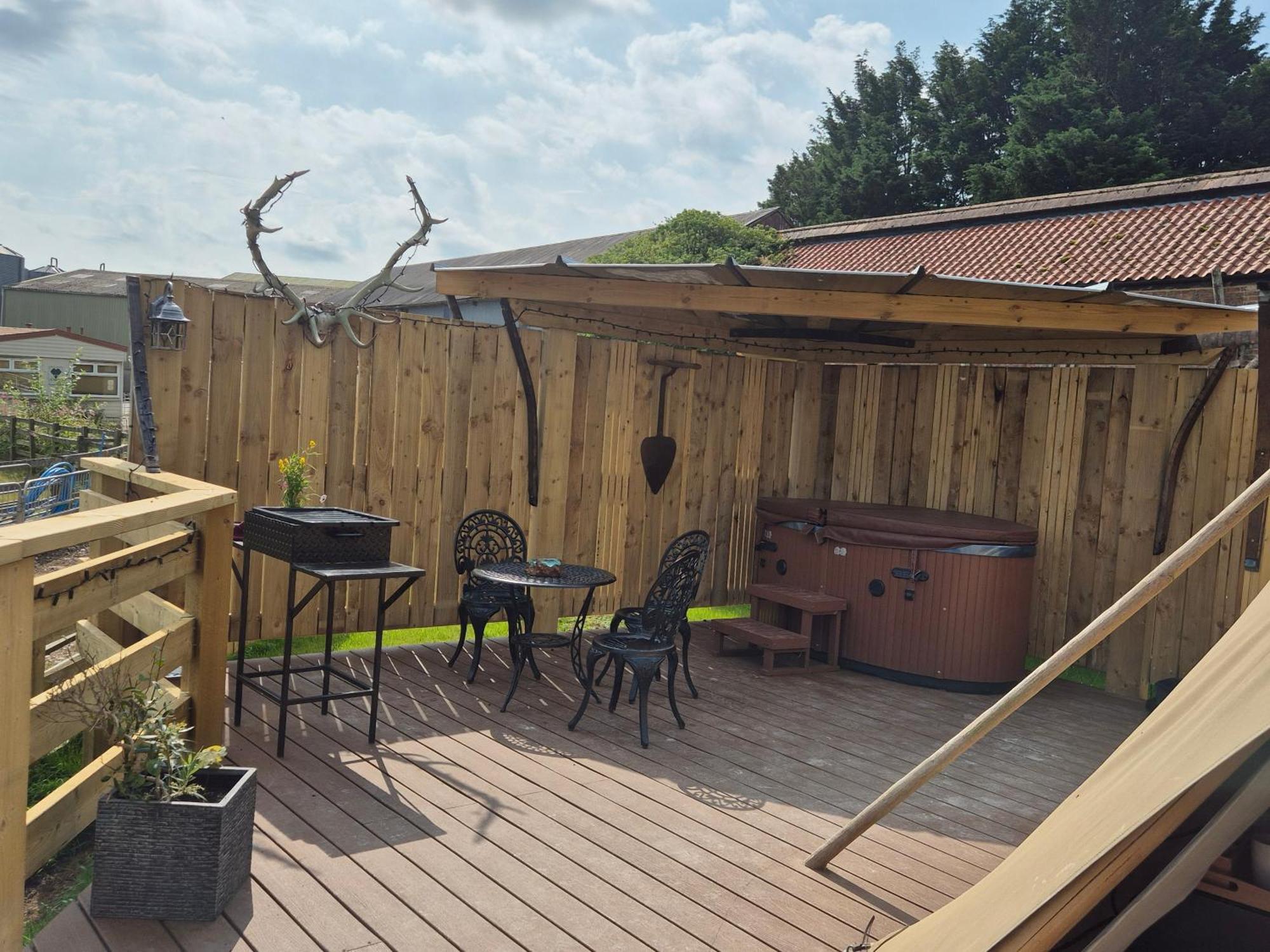 Burtree Country House, Tipi'S, Treehouse & Lodge & House Rooms With Hot Tubs In A Private Garden เทิร์สก์ ภายนอก รูปภาพ